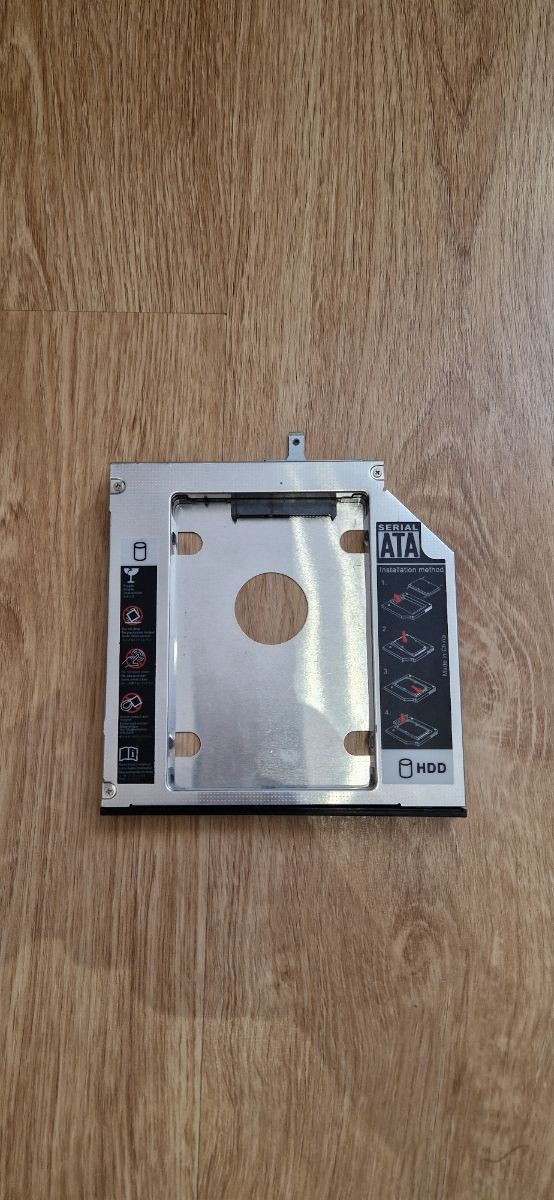 Adaptador disco SSD para portátil.