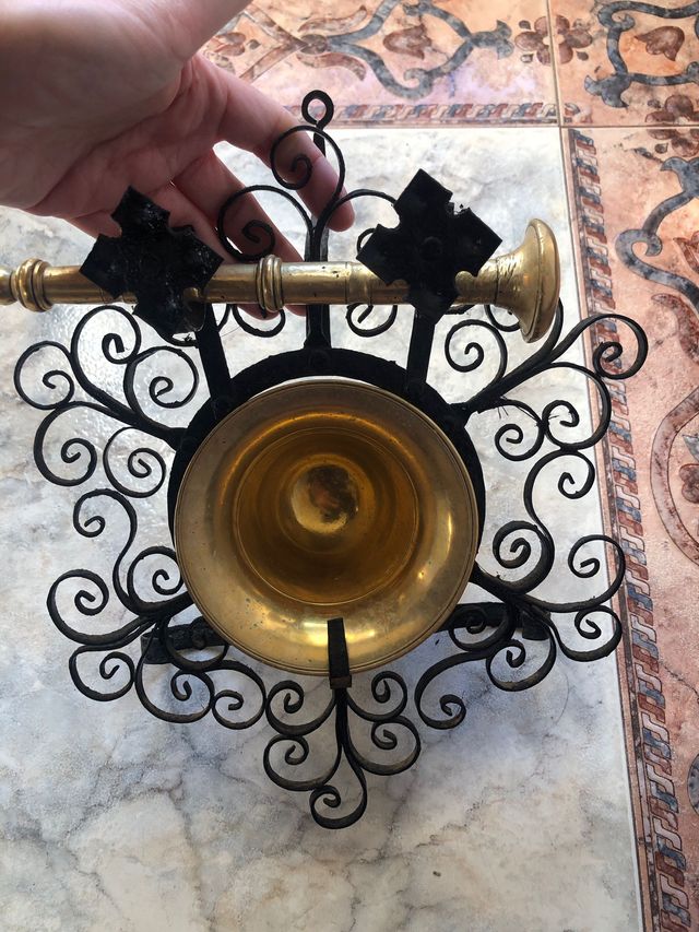 Almirez con mazo y soporte