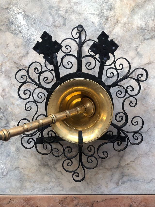 Almirez con mazo y soporte