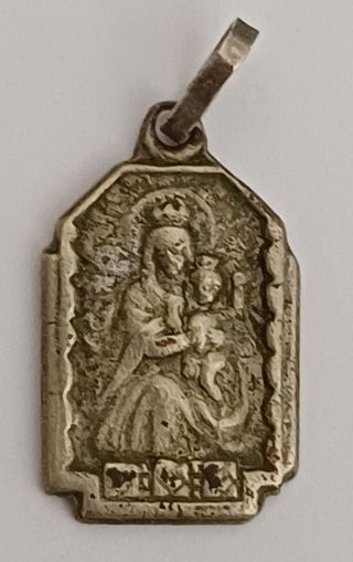 Antigua medalla religiosa de plata