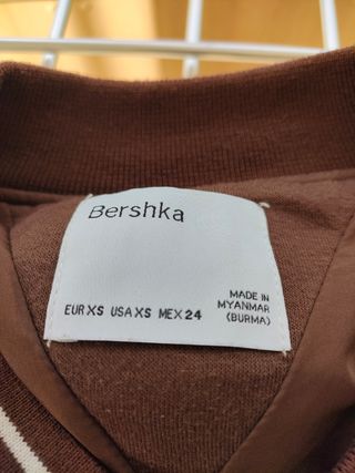 Chaqueta Bershka universitaria 