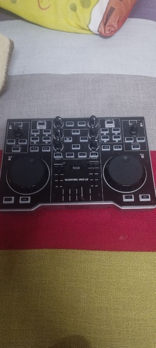 MESA DE MEZCLAS DJ