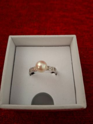 Precioso anillo Majorica talla 15