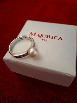 Precioso anillo Majorica talla 15
