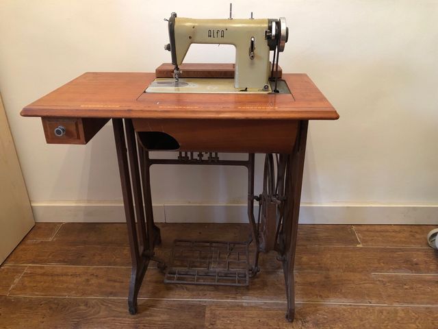 Maquina de coser Alfa