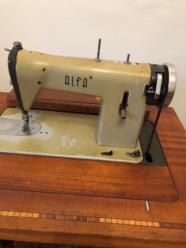 Maquina de coser Alfa