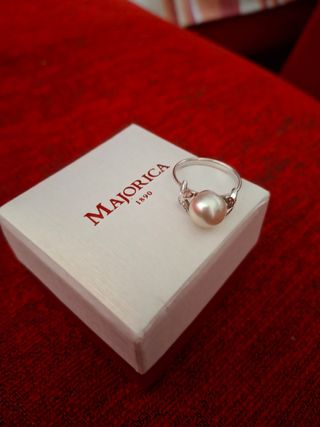 Precioso anillo Majorica. Talla 15.
