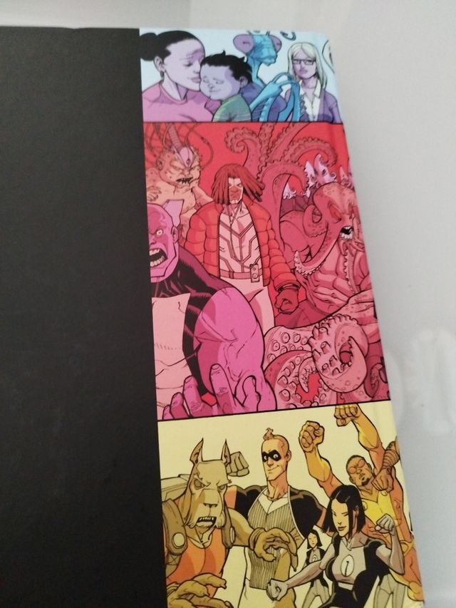 Invencible vol. 1 de 8 (Edición Deluxe)