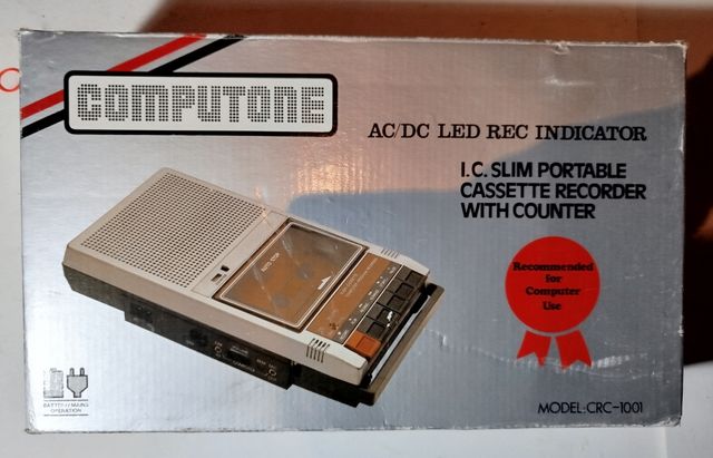 Radio cassette vintage con su caja