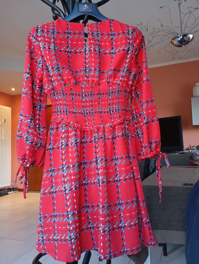 Abito nuovo taglia S brand MINUETO