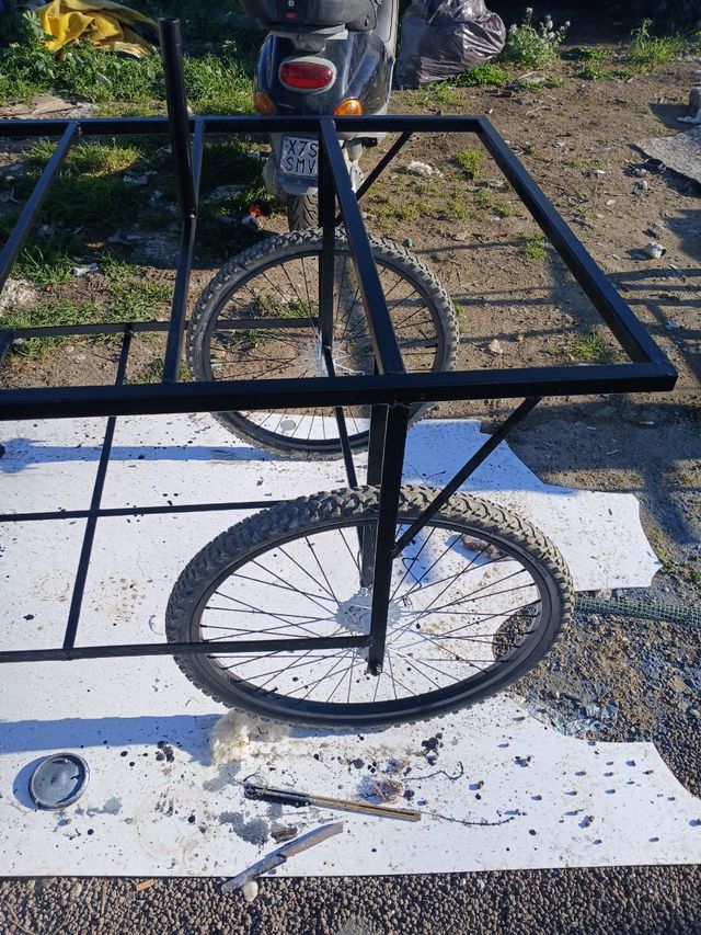 Carrettino artigianale in ferro nuovo