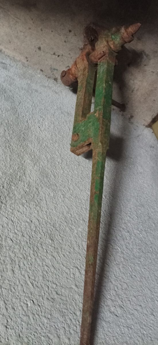 tornillo herrero antiguo