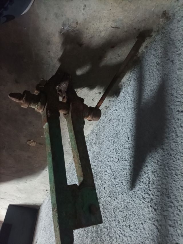 tornillo herrero antiguo