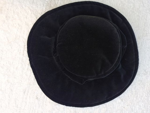 Sombrero de terciopelo negro