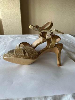 Zapatos fiesta dorado