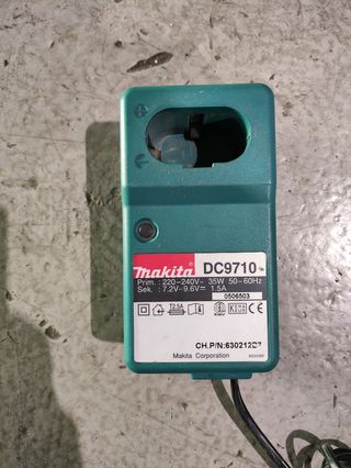 Cargador Makita
