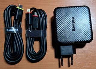 Laptop e caricabatterie mobile veloce da 140 W