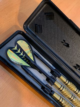 Tres dardos Harrows darts 