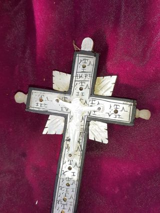 antigua cruz de nacar y madera