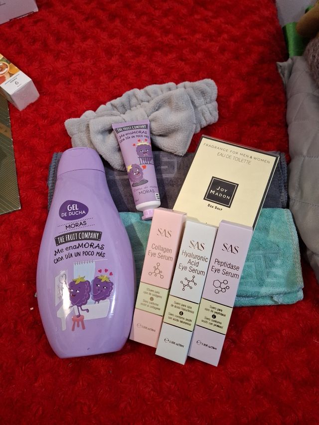 Cestas de perfume y crema personalizadas