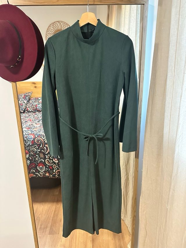 Vestido de Zara de manga larga. Talla M