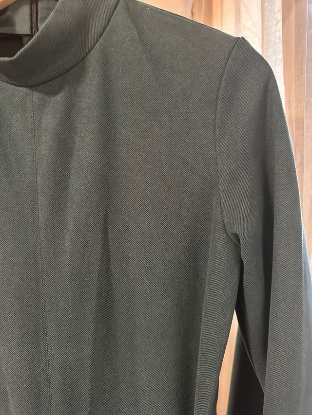 Vestido de Zara de manga larga. Talla M