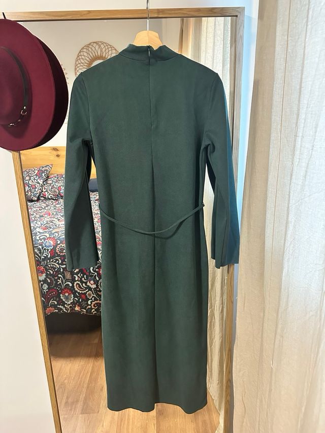 Vestido de Zara de manga larga. Talla M