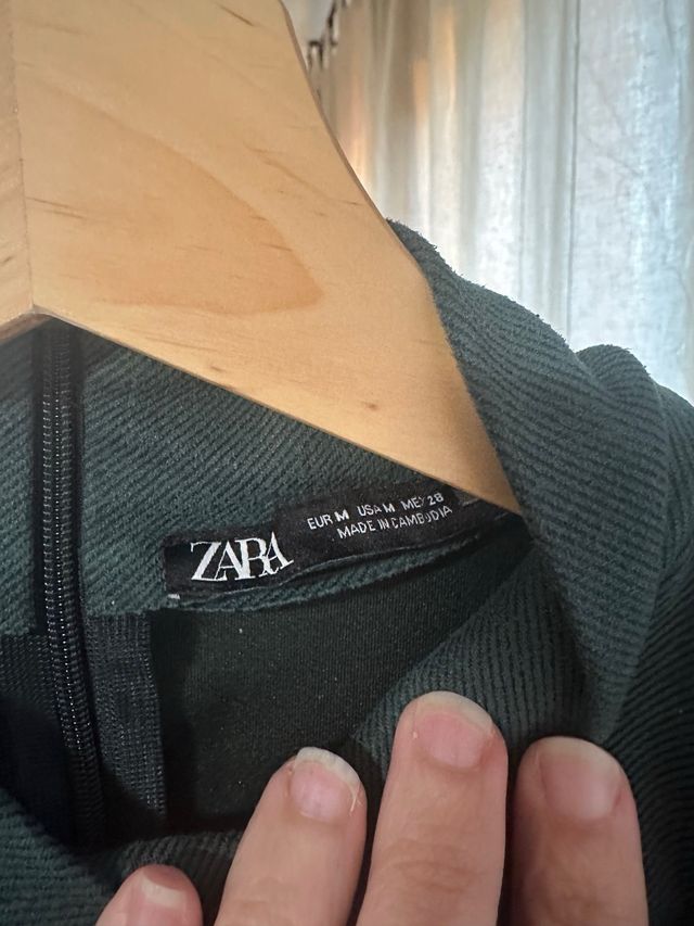 Vestido de Zara de manga larga. Talla M