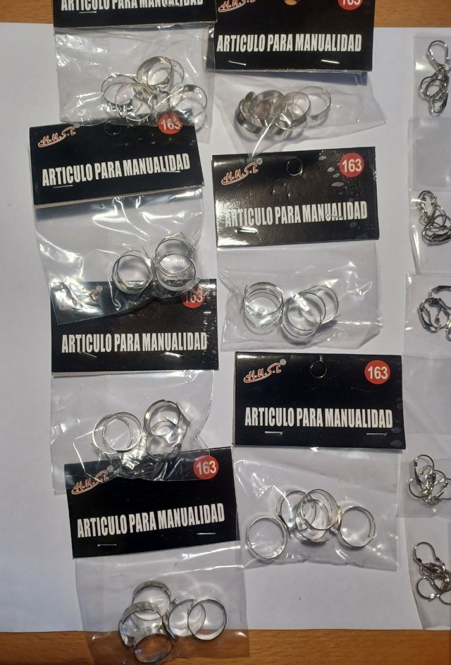 Material para anillos, pendientes, broches