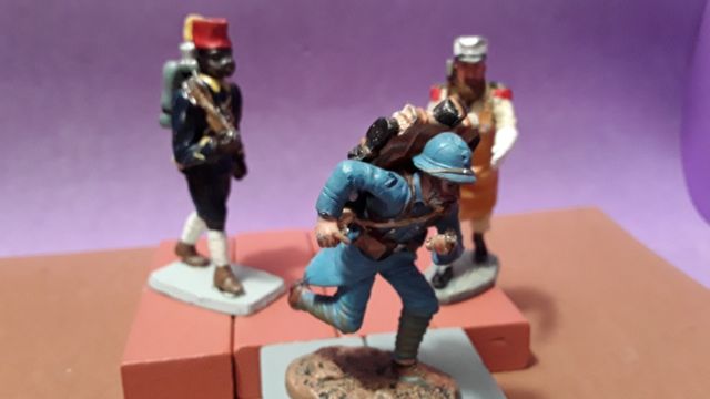 Lote de tres soldaditos de plomo