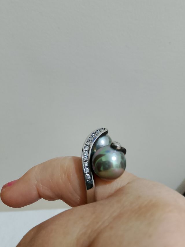 Anello di argento con perle grigie!!