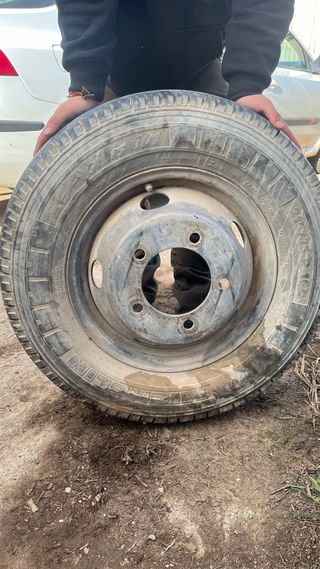 Rueda 215/75 16 C Camion