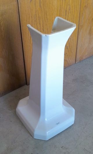 Pie de lavabo antiguo