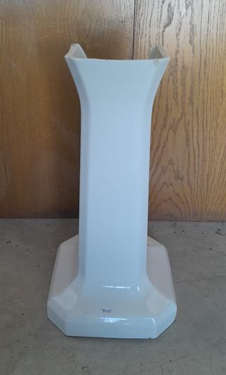 Pie de lavabo antiguo