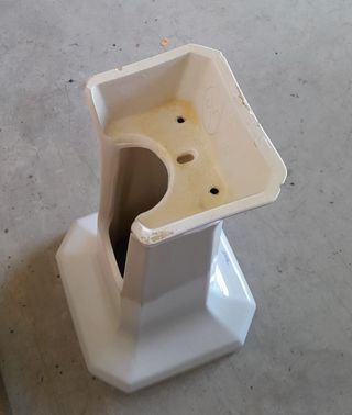 Pie de lavabo antiguo