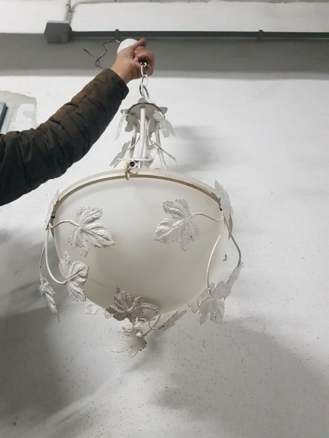 Vendo lámpara de techo blanca