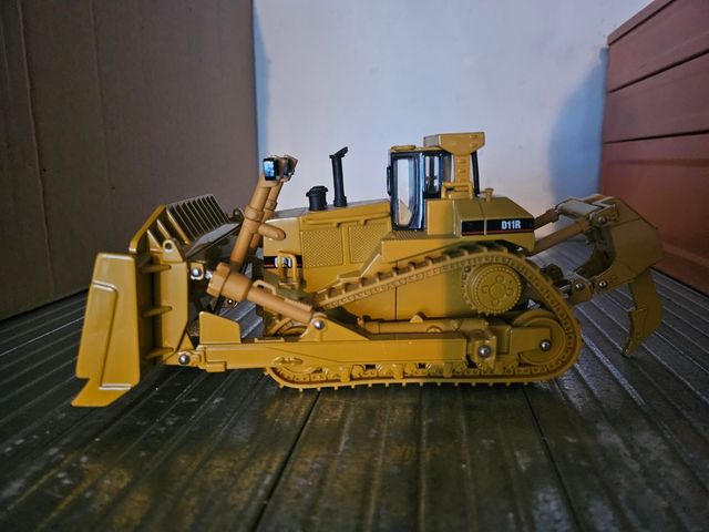 Modellino Bulldozer Caterpillar D11R