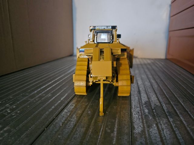 Modellino Bulldozer Caterpillar D11R