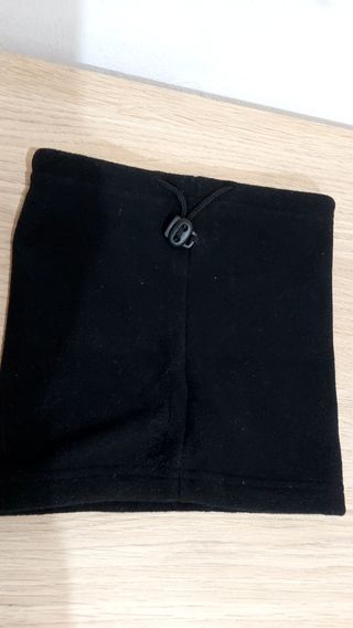 Scaldacollo nero trasformabile in cappel