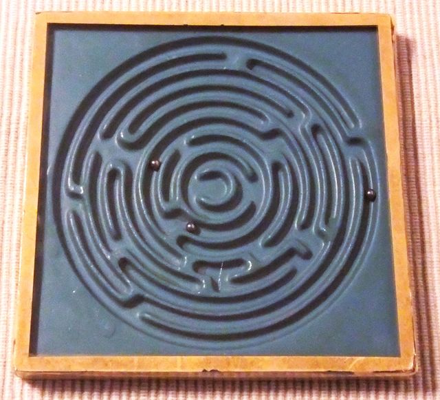 ANTIGUO JUEGO DEL LABERINTO CON 3 BOLAS