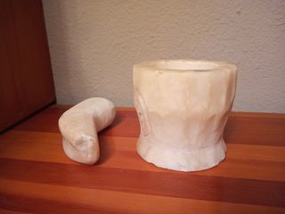 Antiguo mortero de mármol o abalastro 