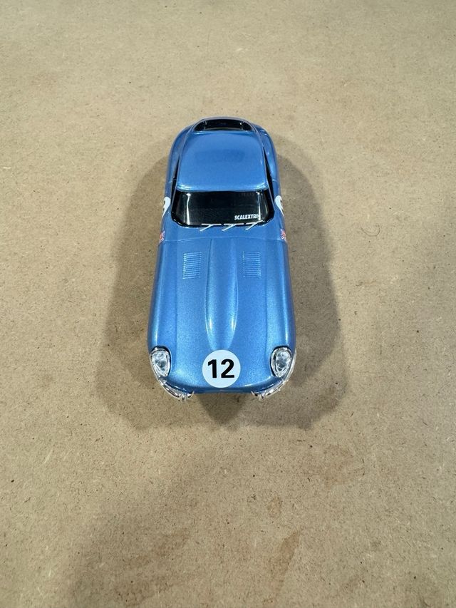 Scalextric Jaguar E azul metalizado