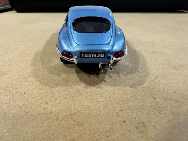 Scalextric Jaguar E azul metalizado