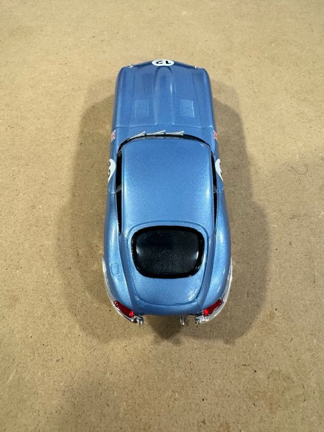 Scalextric Jaguar E azul metalizado