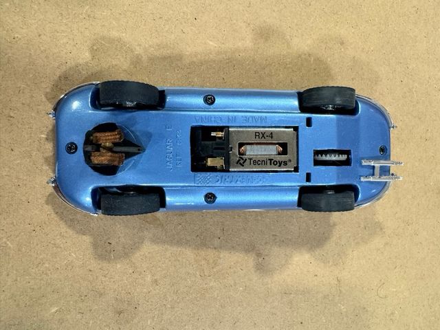 Scalextric Jaguar E azul metalizado