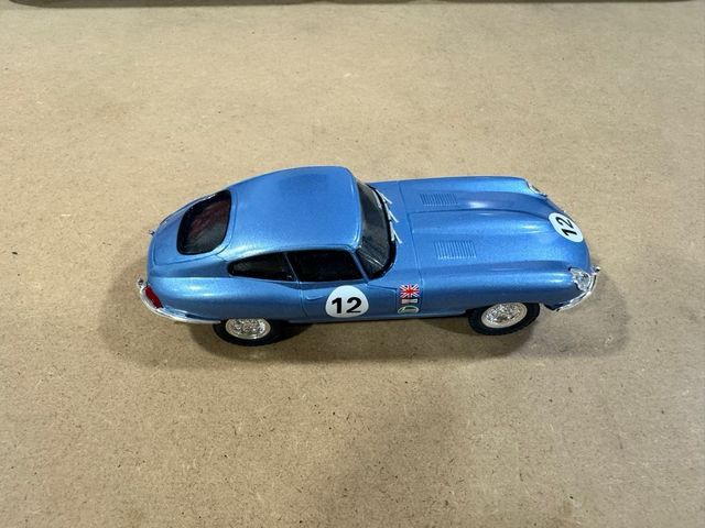 Scalextric Jaguar E azul metalizado