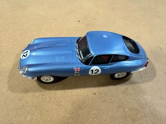 Scalextric Jaguar E azul metalizado
