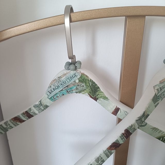 Ideal set 2 perchas pintadas a mano 