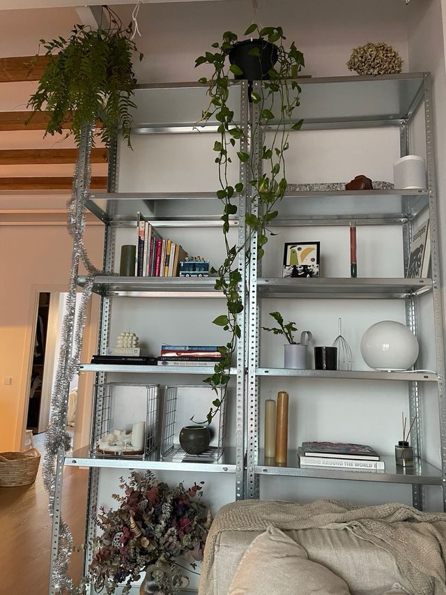 Estantería metalizada