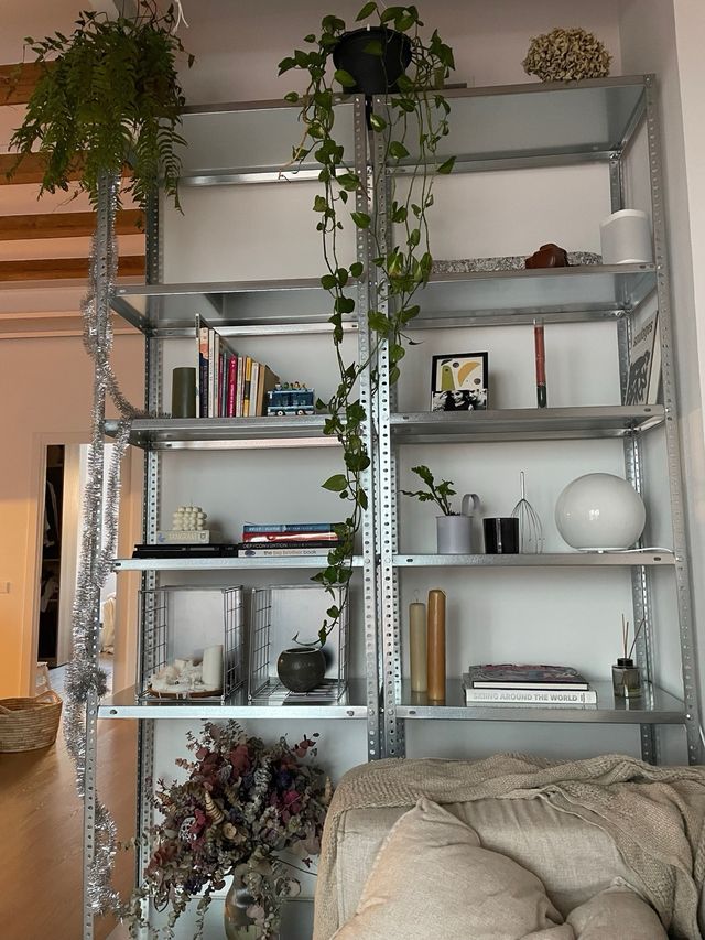 Estantería metalizada